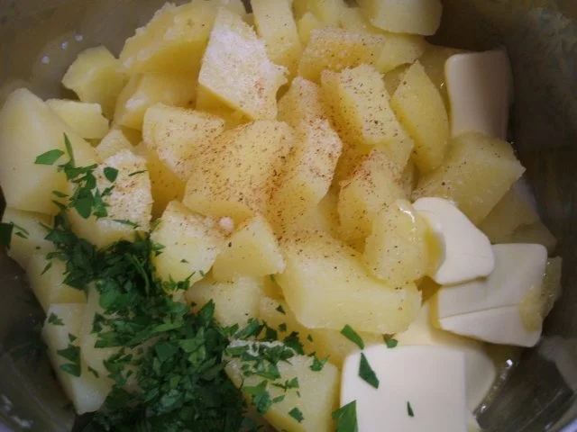 Fisch: Fischknödel mit Petersilienpüree und Cafe-de-Paris-Soße - Rezept - Bild Nr. 10