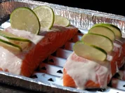 Rezept: Selbst (an)gerรคuchterter Lachs mit Limetten-Jogurt Marinade Selbst (an)gerรคuchterter Lachs mit Limetten-Jogurt Marinade - Rezept