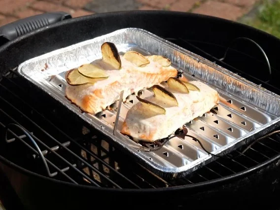 Selbst (an)geräuchterter Lachs mit Limetten-Jogurt Marinade - Rezept - Bild Nr. 4