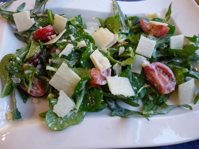 Frischer Salat-Mix aus dem Garten - Rezept