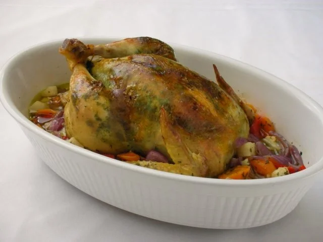 Rezept: Pesto- Brathuhn mit Pfifferling- Semmel-Füllung und Gemüse Pesto- Brathuhn mit Pfifferling- Semmel-Füllung und Gemüse - Rezept