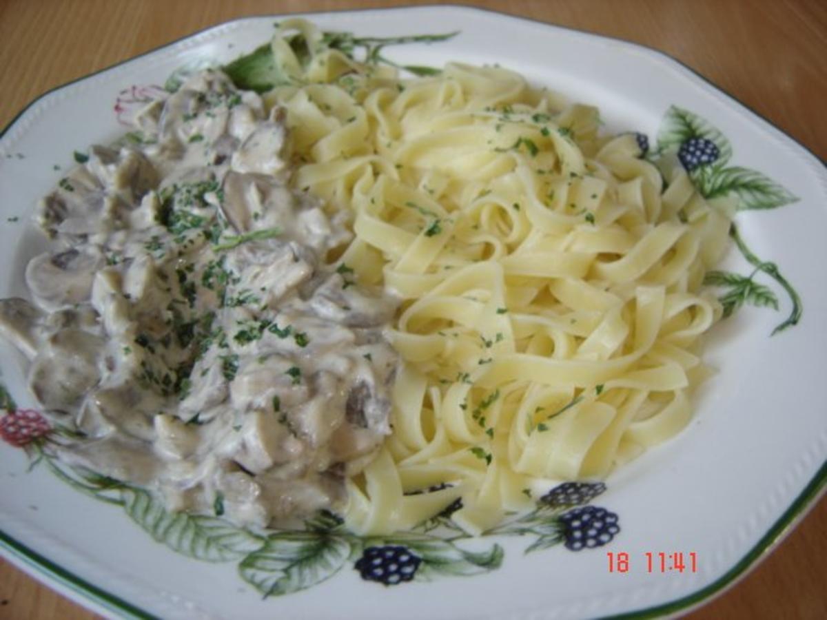 Nudeln mit Creme-Fraiche-Champignon - Rezept