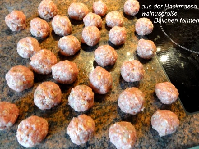 Rezept: Fleisch: HACKFLEISCH - BÄLLCHEN in Tomatensauce Bild Nr. 3 Fleisch: HACKFLEISCH - BÄLLCHEN in Tomatensauce - Rezept - Bild Nr. 3