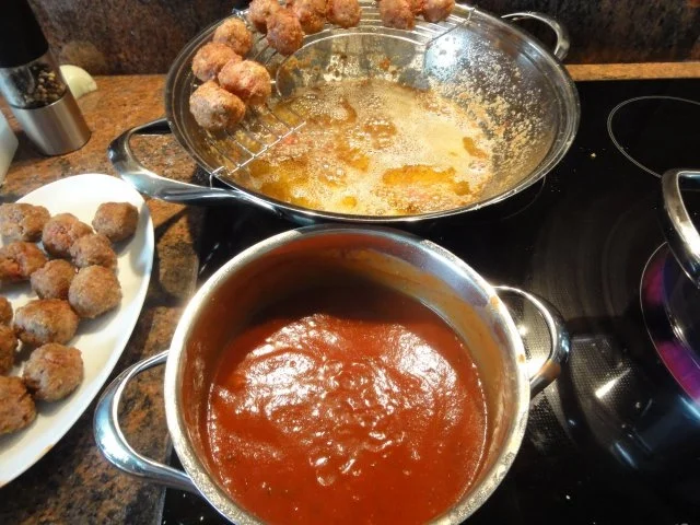 Rezept: Fleisch: HACKFLEISCH - BÄLLCHEN in Tomatensauce Bild Nr. 8 Fleisch: HACKFLEISCH - BÄLLCHEN in Tomatensauce - Rezept - Bild Nr. 8