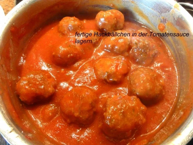Rezept: Fleisch: HACKFLEISCH - BÄLLCHEN in Tomatensauce Bild Nr. 9 Fleisch: HACKFLEISCH - BÄLLCHEN in Tomatensauce - Rezept - Bild Nr. 9