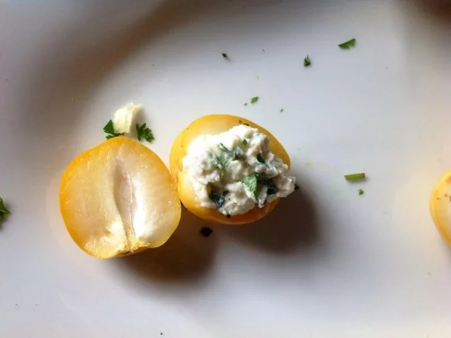 Rezept: Gefüllte Datteln auf Salat Bild Nr. 5 Gefüllte Datteln auf Salat - Rezept - Bild Nr. 5