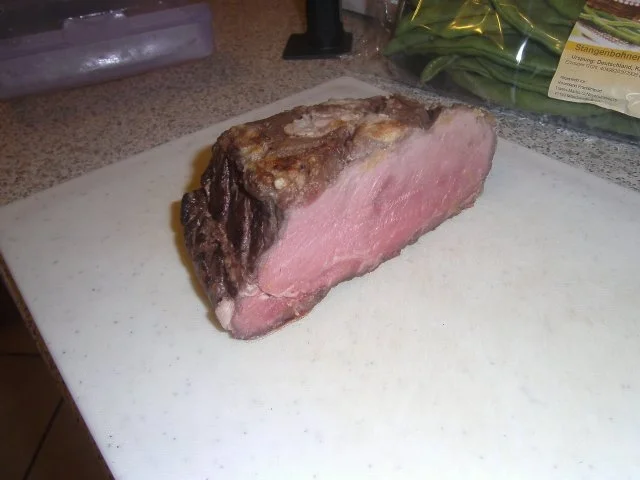 Kalte Roastbeefscheiben mit geschmolzenem bayrischem Weichkäse - Rezept - Bild Nr. 2