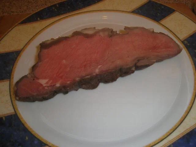 Kalte Roastbeefscheiben mit geschmolzenem bayrischem Weichkäse - Rezept - Bild Nr. 5