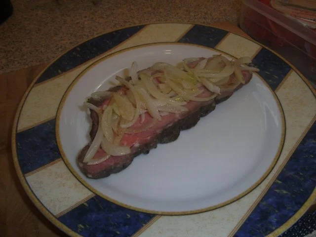 Kalte Roastbeefscheiben mit geschmolzenem bayrischem Weichkäse - Rezept - Bild Nr. 7