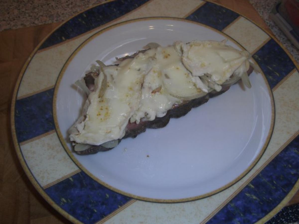 Kalte Roastbeefscheiben mit geschmolzenem bayrischem Weichkäse - Rezept - Bild Nr. 9