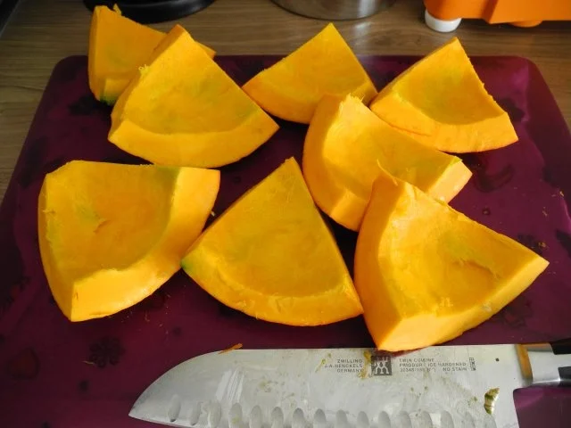 Rezept: Birnen - Kürbis - Suppe mit gekrümeltem Ziegenkäse Bild Nr. 2 Birnen - Kürbis - Suppe mit gekrümeltem Ziegenkäse - Rezept - Bild Nr. 2