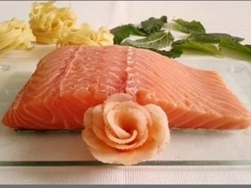 Rezept: Tagliatelle in Minzsauce und gebratenes Lachsfilet mit Rose garniert Bild Nr. 6 Tagliatelle in Minzsauce und gebratenes Lachsfilet mit Rose garniert - Rezept - Bild Nr. 6