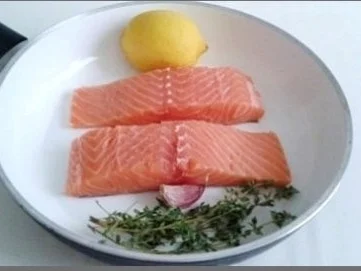 Rezept: Tagliatelle in Minzsauce und gebratenes Lachsfilet mit Rose garniert Bild Nr. 8 Tagliatelle in Minzsauce und gebratenes Lachsfilet mit Rose garniert - Rezept - Bild Nr. 8