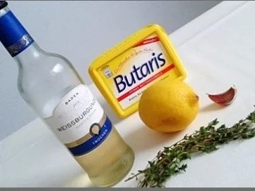 Rezept: Tagliatelle in Minzsauce und gebratenes Lachsfilet mit Rose garniert Bild Nr. 9 Tagliatelle in Minzsauce und gebratenes Lachsfilet mit Rose garniert - Rezept - Bild Nr. 9