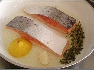 Rezept: Tagliatelle in Minzsauce und gebratenes Lachsfilet mit Rose garniert Bild Nr. 11 Tagliatelle in Minzsauce und gebratenes Lachsfilet mit Rose garniert - Rezept - Bild Nr. 11