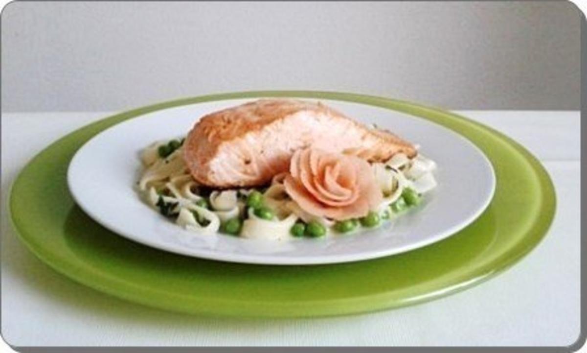 Tagliatelle in Minzsauce und gebratenes Lachsfilet mit Rose  garniert - Rezept - Bild Nr. 23