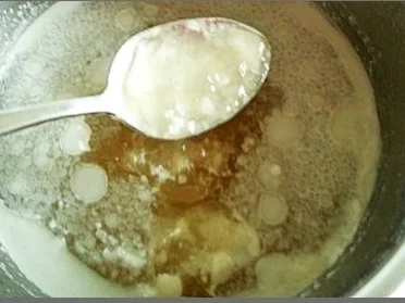 Rezept: Zwiebelsuppe mit Bruschetta-Würfel und mit Grana Padano verfeinert Bild Nr. 4 Zwiebelsuppe mit Bruschetta-Würfel und mit Grana Padano verfeinert - Rezept - Bild Nr. 4