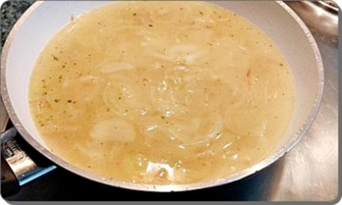Zwiebelsuppe mit Bruschetta-Würfel und mit Grana Padano verfeinert - Rezept - Bild Nr. 8
