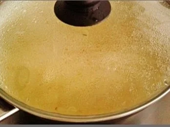 Rezept: Zwiebelsuppe mit Bruschetta-Würfel und mit Grana Padano verfeinert Bild Nr. 9 Zwiebelsuppe mit Bruschetta-Würfel und mit Grana Padano verfeinert - Rezept - Bild Nr. 9