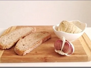 Rezept: Zwiebelsuppe mit Bruschetta-Würfel und mit Grana Padano verfeinert Bild Nr. 12 Zwiebelsuppe mit Bruschetta-Würfel und mit Grana Padano verfeinert - Rezept - Bild Nr. 12