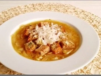 Rezept: Zwiebelsuppe mit Bruschetta-Würfel und mit Grana Padano verfeinert Bild Nr. 17 Zwiebelsuppe mit Bruschetta-Würfel und mit Grana Padano verfeinert - Rezept - Bild Nr. 17