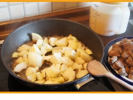 Rahmgulasch à la Papa mit Landnudeln - Rezept - Bild Nr. 6