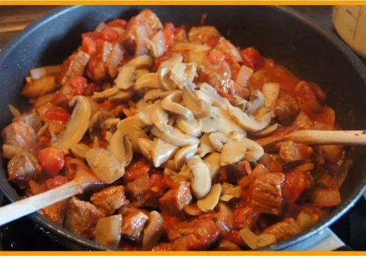 Rahmgulasch à la Papa mit Landnudeln - Rezept - Bild Nr. 11