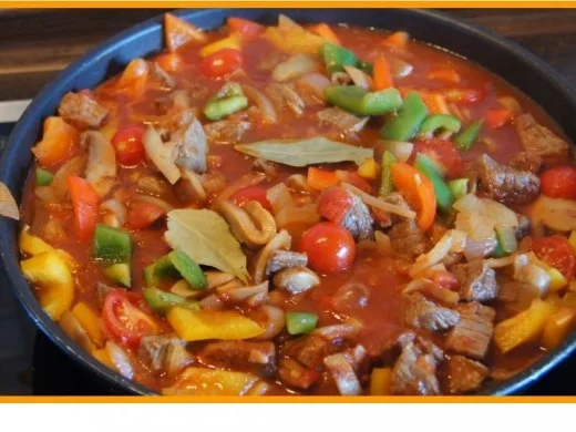 Rahmgulasch à la Papa mit Landnudeln - Rezept - Bild Nr. 13