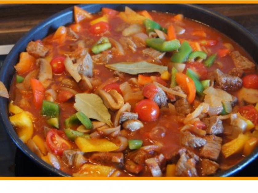 Rahmgulasch à la Papa mit Landnudeln - einfach - von MausVoh Rahmgulasch à la Papa mit Landnudeln - einfach - von MausVoh