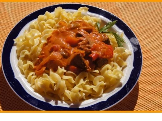 Rahmgulasch à la Papa mit Landnudeln - Rezept - Bild Nr. 17