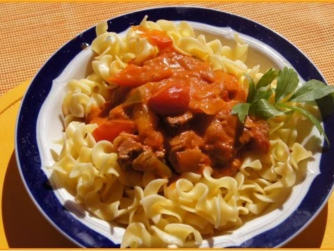 Rahmgulasch à la Papa mit Landnudeln - Rezept - Bild Nr. 18