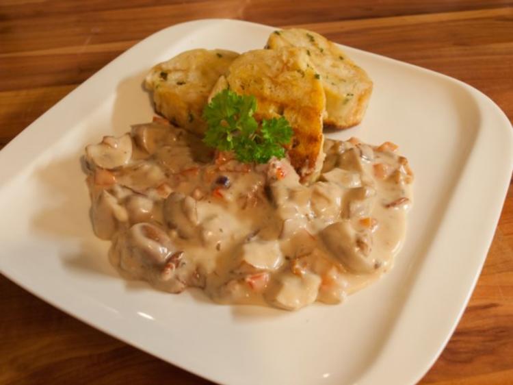 Serviettenknödel mit leckerer Pilzpfanne - einfach - von Lady-Foxy