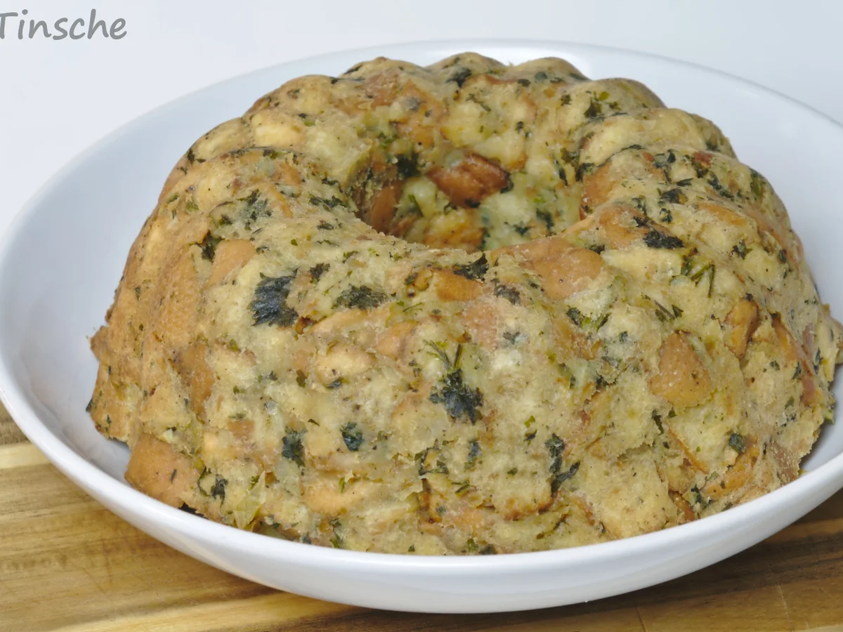 Semmelknödel-Gugelhupf mit Rahmpilzen - Rezept - Bild Nr. 8