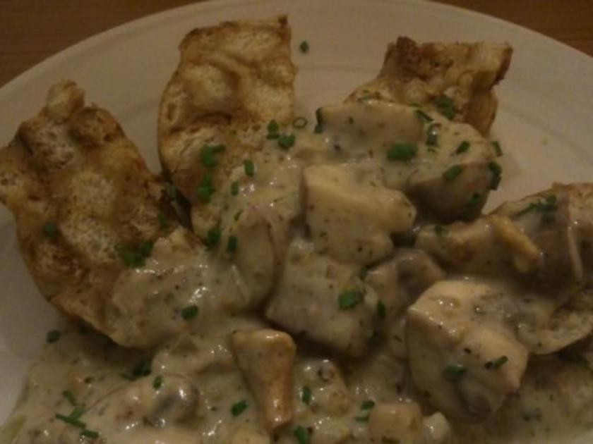 Semmelknödel-Gugelhupf mit Rahmpilzen, einfach