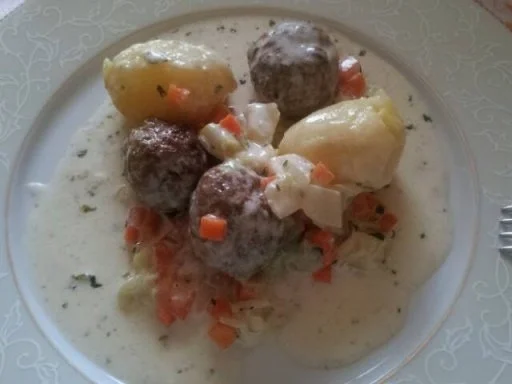 Rezept: Bunter Spitzkohlauflauf mit Hackklößchen Bild Nr. 2 Bunter Spitzkohlauflauf mit Hackklößchen - Rezept - Bild Nr. 2