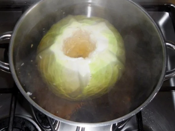 "Oma - Friede`s" - Kohlrouladen in einer feinen Sahnesauce. (Rzpt. um 1920) - Rezept - Bild Nr. 5