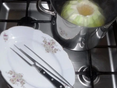 "Oma - Friede`s" - Kohlrouladen in einer feinen Sahnesauce. (Rzpt. um 1920) - Rezept - Bild Nr. 6