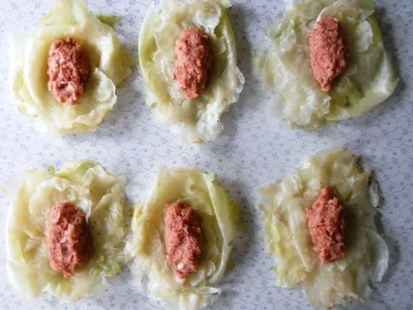 "Oma - Friede`s" - Kohlrouladen in einer feinen Sahnesauce. (Rzpt. um 1920) - Rezept - Bild Nr. 13