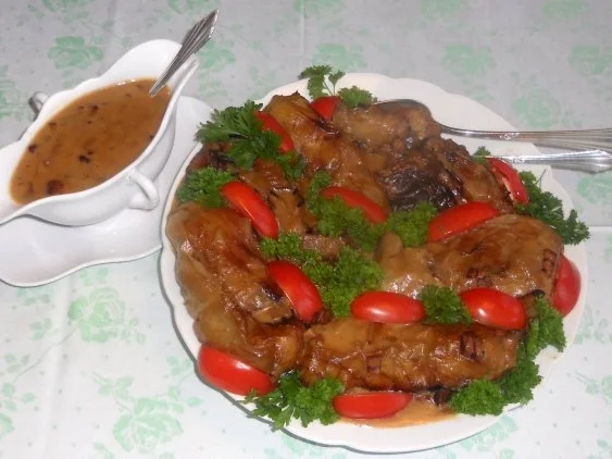 "Oma - Friede`s" - Kohlrouladen in einer feinen Sahnesauce. (Rzpt. um 1920) - Rezept