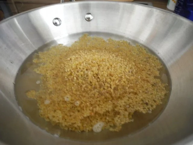 Bulgur mit Zuckerschoten dazu Karottenraspel in Tomatensoße - Rezept - Bild Nr. 6