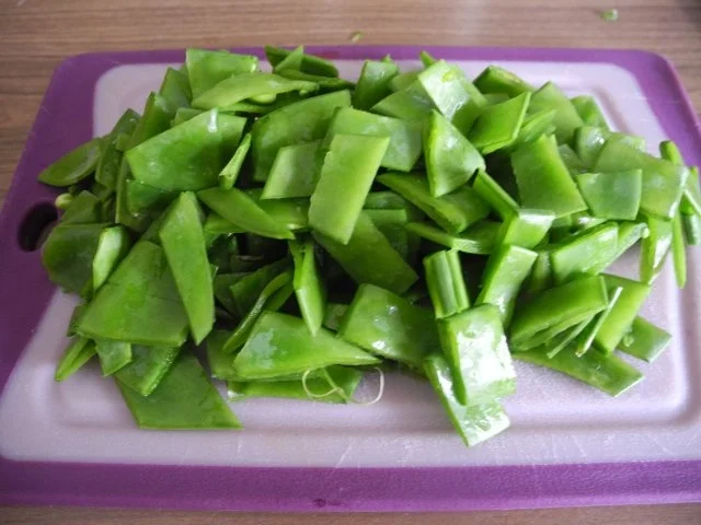 Bulgur mit Zuckerschoten dazu Karottenraspel in Tomatensoße - Rezept - Bild Nr. 8