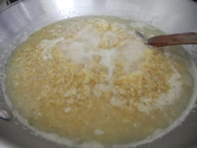 Bulgur mit Zuckerschoten dazu Karottenraspel in Tomatensoße - Rezept - Bild Nr. 7