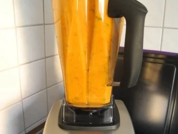 Rezept: Kürbis - Karotten - Suppe mit Mandelsahne und gerösteten Kürbiskernen Bild Nr. 5 Kürbis - Karotten - Suppe mit Mandelsahne und gerösteten Kürbiskernen - Rezept - Bild Nr. 5