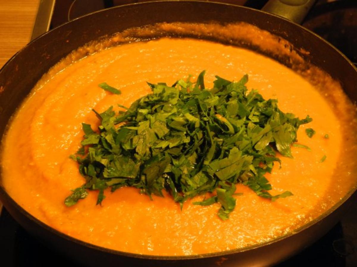 Kürbis - Karotten - Suppe mit Mandelsahne und gerösteten Kürbiskernen - Rezept - Bild Nr. 6