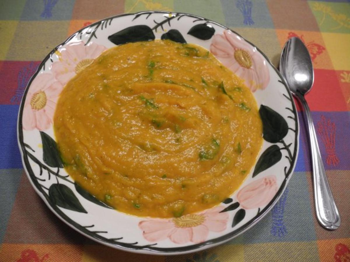 Kürbis - Karotten - Suppe mit Mandelsahne und gerösteten Kürbiskernen - Rezept - Bild Nr. 7