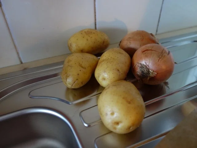 Rezept: Zwiebelbratkartoffeln in der Heißluftfriteusse (mit Rührarm) Zwiebelbratkartoffeln in der Heißluftfriteusse (mit Rührarm) - Rezept