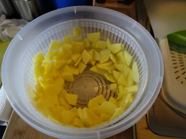 Rezept: Zwiebelbratkartoffeln in der Heißluftfriteusse (mit Rührarm) Bild Nr. 3 Zwiebelbratkartoffeln in der Heißluftfriteusse (mit Rührarm) - Rezept - Bild Nr. 3