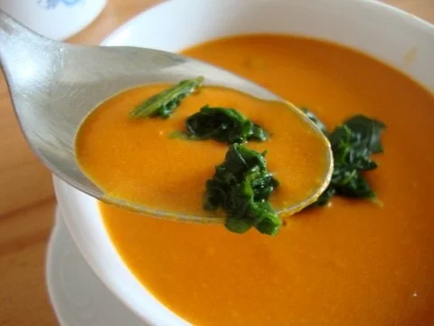 "heißes" Tomatensüppchen mit Kokos-Erdnuss touch - Rezept - Bild Nr. 2