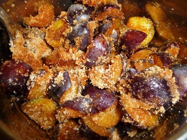 Punschtorte mit Zwetschgen - Rezept - Bild Nr. 3