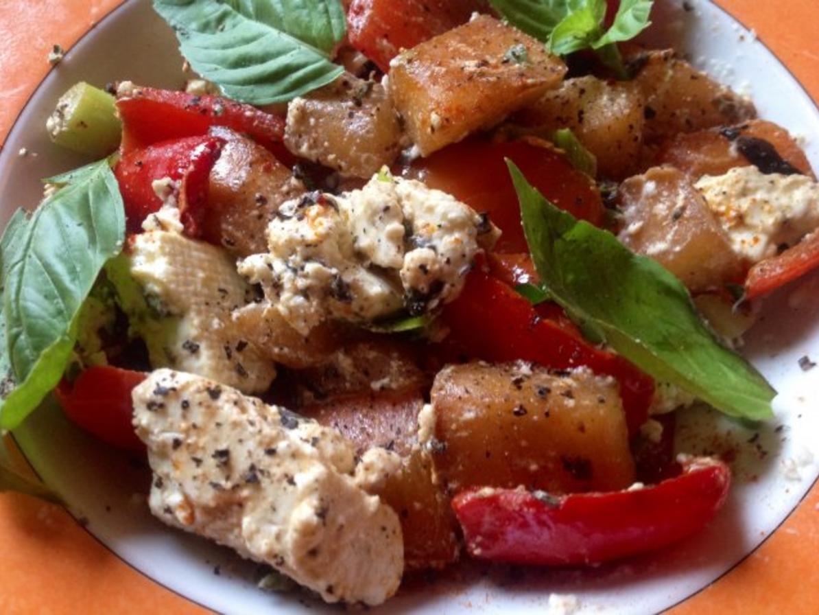 Schmorgurken Paprikapfanne mit Schafskäse - einfach - 50 kcal/100g